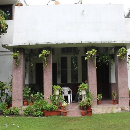 Amidst Monuments And Serenity New Delhi Exteriör bild